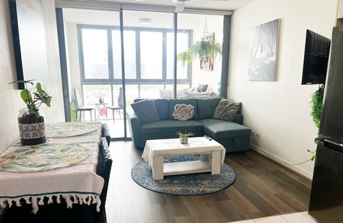 Bowen Hills Apartamento | Bowen hills convenience- doorstep to RNA / RBWH, pet friendly!