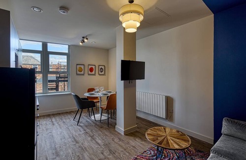 Southport Apartamento | Renaissance 2: 2 BR in Southport's Premier Block