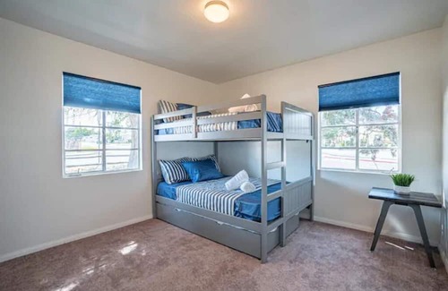 Castle Park Casa | 3 Bedroom Modern LuxeRetreat w/ BBQ & Billiards