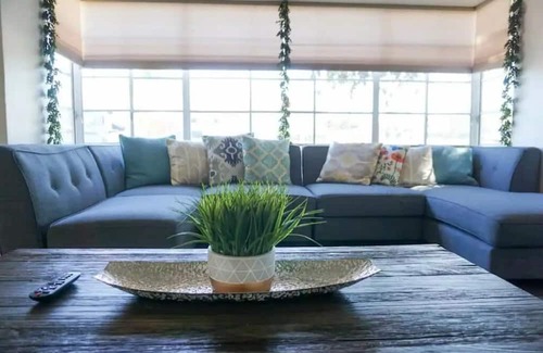 Castle Park Casa | 3 Bedroom Modern LuxeRetreat w/ BBQ & Billiards