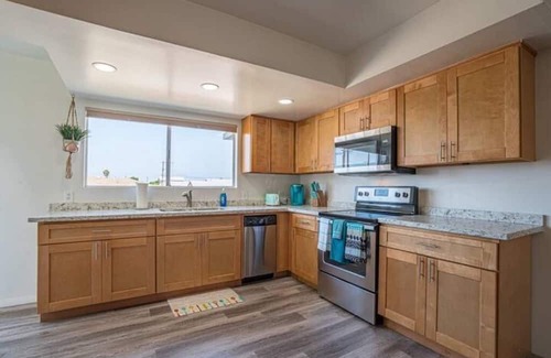 Castle Park Casa | 3 Bedroom Modern LuxeRetreat w/ BBQ & Billiards
