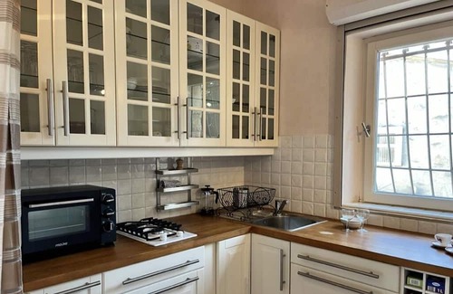 Eygalieres Casa | Cosy retreat in Eygalieres with artist studio. Walking distance to the village