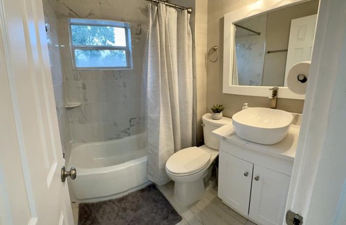 Pine Hills Casa | Remodeled 3br 1b Orlando FL home. Near Main events