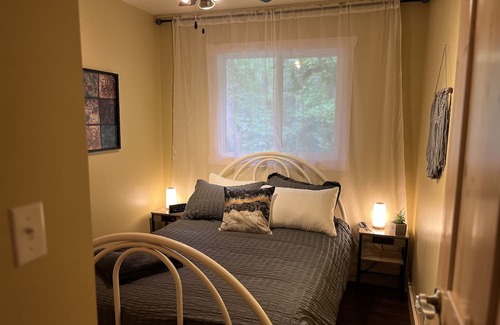 Division No. 4 Cabina | Private cabin with hot tub and gazebo located at beautiful Rock Lake, MB