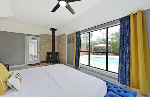 Manchaca Casa | Manchaca Home with Pool & Spa - Red Door Ranch!
