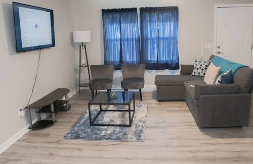 Goose Creek Casa | Opuluxe Blue Horizon Hideaway Sleeps 8