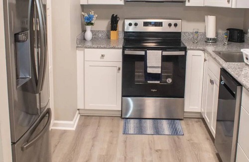 Goose Creek Casa | Opuluxe Blue Horizon Hideaway Sleeps 8