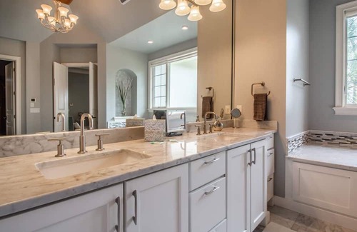 Florida Central Atlantic Coast Casa | LakeFront Pool Mansion 12 min from Disney!