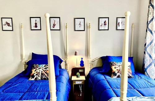 Boonsboro Casa | SRV Room @ Music House Please Read! Half-Bath Only!