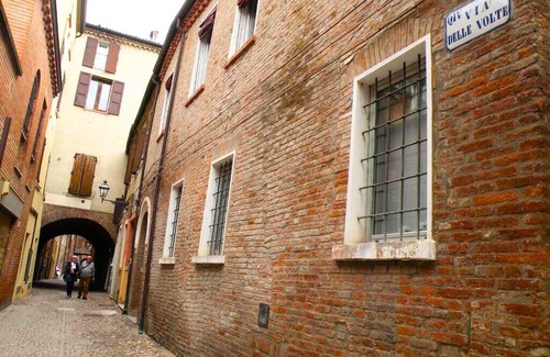 Ferrara Apartamento | Babette Room: 120-metre flat in the heart of medieval Ferrara