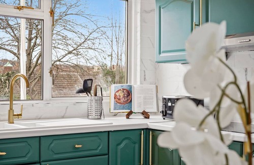 Chatham Apartamento | Bright 1 Bed with free NETFLIX: Free Parking, & Wi-Fi 40 mins away from London