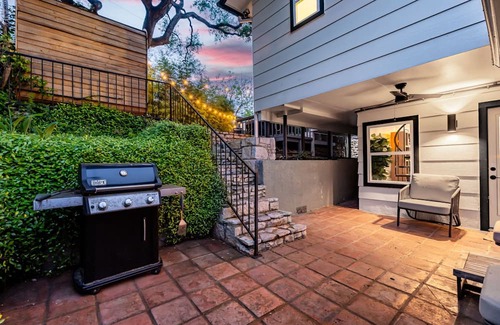Dawson Casa | Oakshade Oasis – Immaculate 4 BDR w/ Private Pool! Walk to S. Congress & Lamar