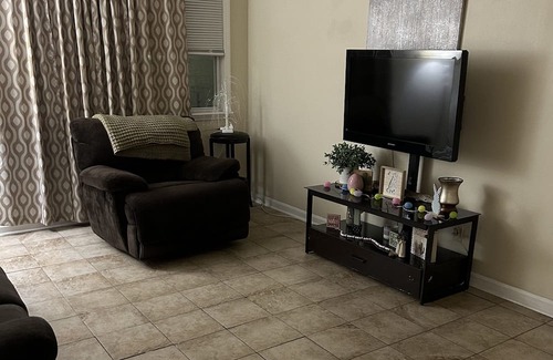 Henderson Apartamento | April 8th solar eclipse line of totality. Can rent the 7th and/or the 8th.