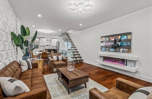 South Philadelphia Villa | Stadium District Rooftop, Movie Lounge & Game Room