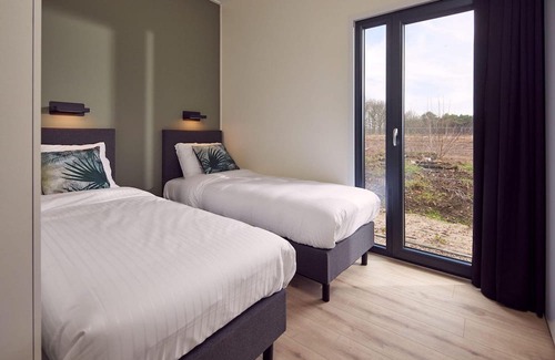 Lattrop Casa | The Amalia is a four-person holiday home and has an attractive homely living room with an open kitchen, two bedrooms and a spacious outdoor area.