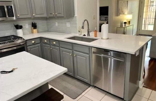 Shreveport Casa | Charming 4/3 in Twelve Oaks