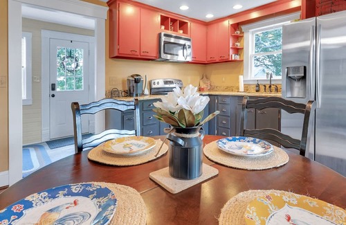 Port Royal Otro | Enjoy the country life at our Charming Farmhouse.