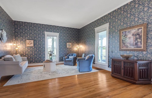 Port Royal Otro | Enjoy the country life at our Charming Farmhouse.