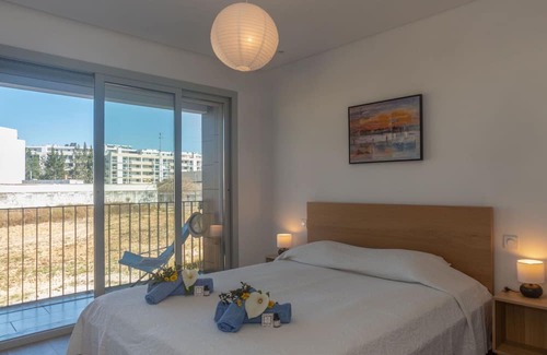 Palhais Apartamento | Beautiful apartment for 4 people with WIFI, A/C, TV and balcony