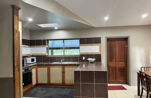 Arorangi Casa | Evangeline's Home 3 minutes walk to the Mini Golf