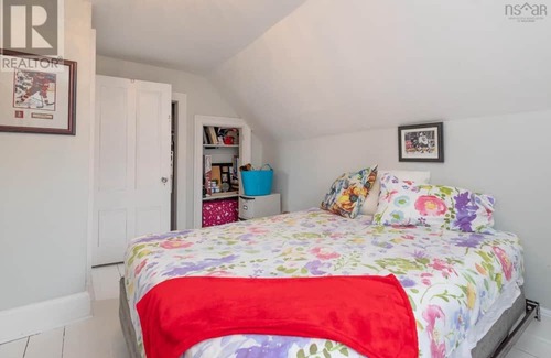 Yarmouth Casa | Victorian era house circa 1867 Tranquil retreat.