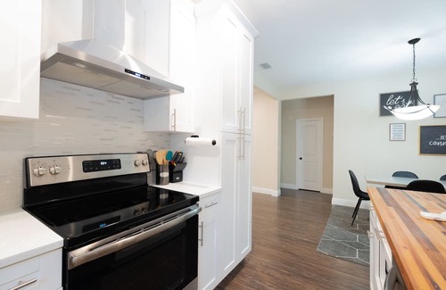 Glendale Casa | 9.4 Miles From Downtown Glendale