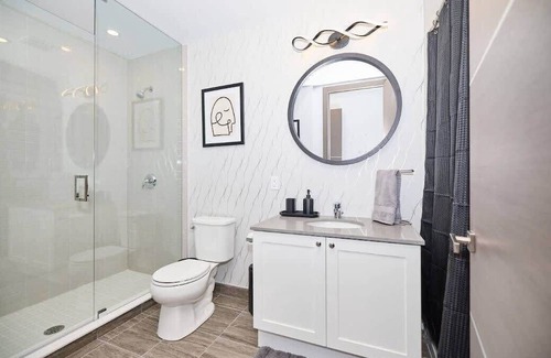 Niagara Falls Apartamento | The Eclipse Penthouse- Skyline/Fallsview 90 + day min