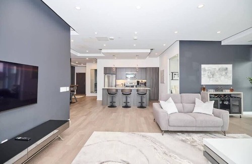Niagara Falls Apartamento | The Eclipse Penthouse- Skyline/Fallsview 90 + day min