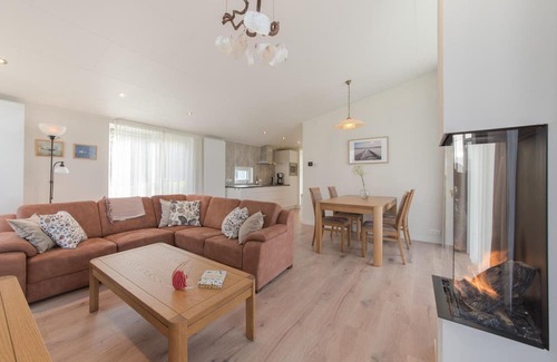 Wemeldinge Casa | Comfortable home with view of the forest.