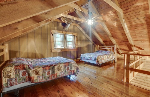 Wellston Cabina | Rustic Wellston Cabin w/ Pond & ATV Trail Access!
