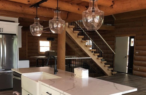 Wautoma Cabina | Log cabin on the lake. Game room, fire pit, near golf & supper clubs! Sleeps 14