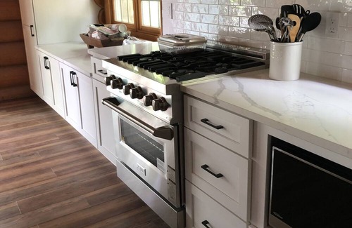 Wautoma Cabina | Log cabin on the lake. Game room, fire pit, near golf & supper clubs! Sleeps 14