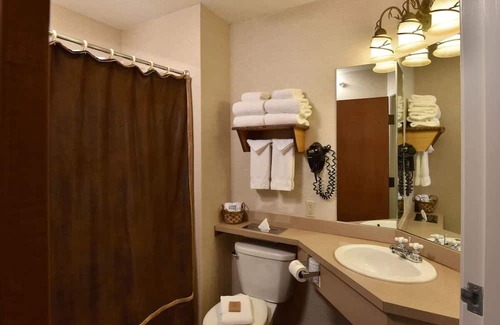 St. Joseph Casa | Deluxe 2 Double, Stoney Creek St. Joseph, Wild West Charm | 3 Units