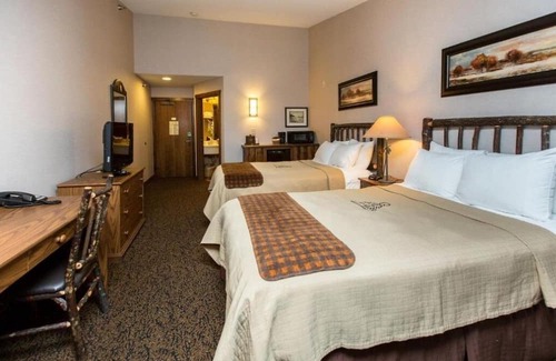 Onalaska Casa | Deluxe 2 Queen, Work Desk, Stoney Creek KC, Near Casino | 4 Units