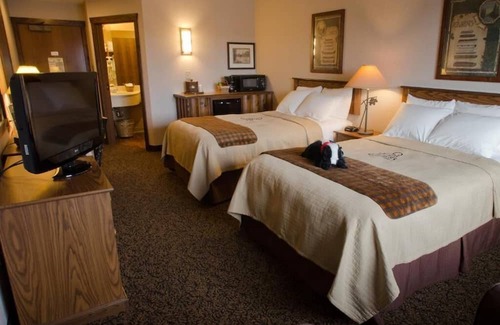 Onalaska Casa | Deluxe 2 Queen, Work Desk, Stoney Creek KC, Near Casino | 4 Units