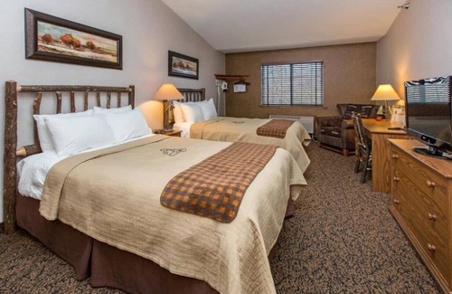 Onalaska Casa | Stoney Creek KC, Deluxe 2 Queen, Work Desk, Microwave | 3 Units
