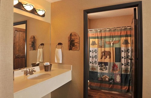 Onalaska Casa | Stoney Creek Onalaska, Theme Suite, Dry Bar, Whirlpool | 3 Units