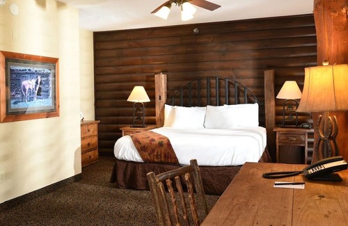 Onalaska Casa | Home-Away-From-Home in Onalaska w/ Hot Tub and Breakfast | 3 Units