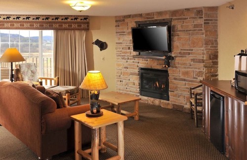 Onalaska Casa | Home-Away-From-Home in Onalaska w/ Hot Tub and Breakfast | 3 Units