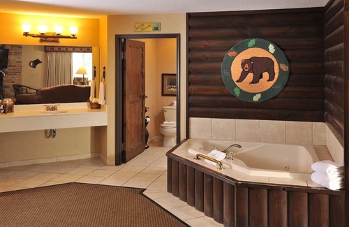 Onalaska Casa | Home-Away-From-Home in Onalaska w/ Hot Tub and Breakfast | 3 Units