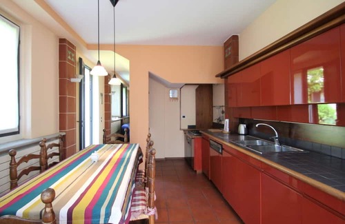Castello Villa | Stunning private villa with WIFI, private pool, A/C, TV, patio, pets allowed and parking