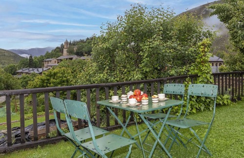 Olopte Casa | Beautiful private villa for 2 guests with TV and patio