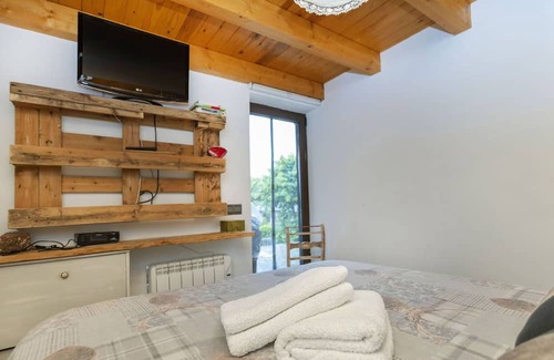 Olopte Casa | Beautiful private villa for 2 guests with TV and patio