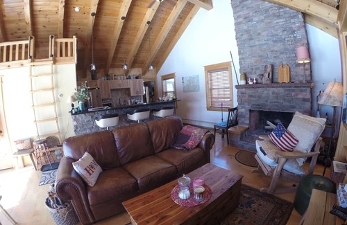 Town of Dickinson Center Casa | Spacious Ranch House Getaway, huge property, sleeps 7, nature hike to river!