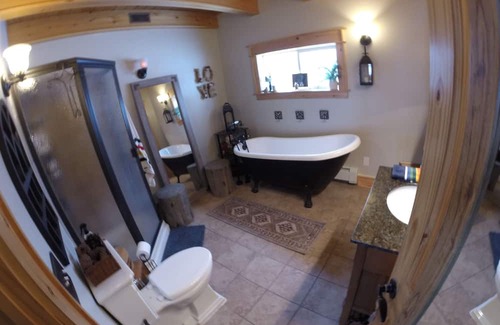Town of Dickinson Center Casa | Spacious Ranch House Getaway, huge property, sleeps 7, nature hike to river!