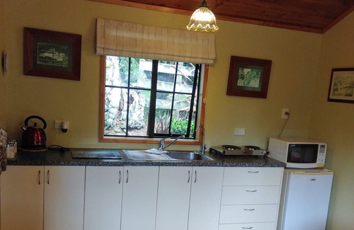Karangahake Cabaña | Ideal couples getaway in the beautiful, quiet hills of Karangahake Gorge.