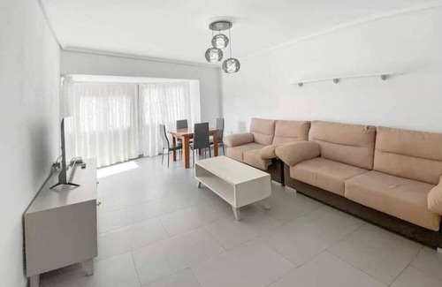 Castello de la Plana Apartamento | Elegant 4 beds near train station upto 6 Pax