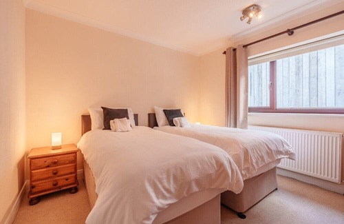 Meliden Casa | Offa's Lodge Family home quiet area with sea views