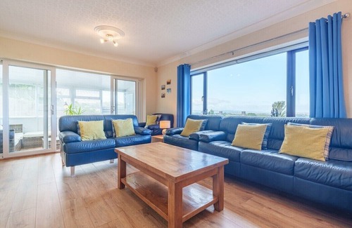 Meliden Casa | Offa's Lodge Family home quiet area with sea views