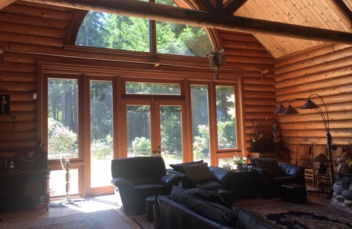 Crescent City Cabina | Authentic 1st generation redwood log cabin